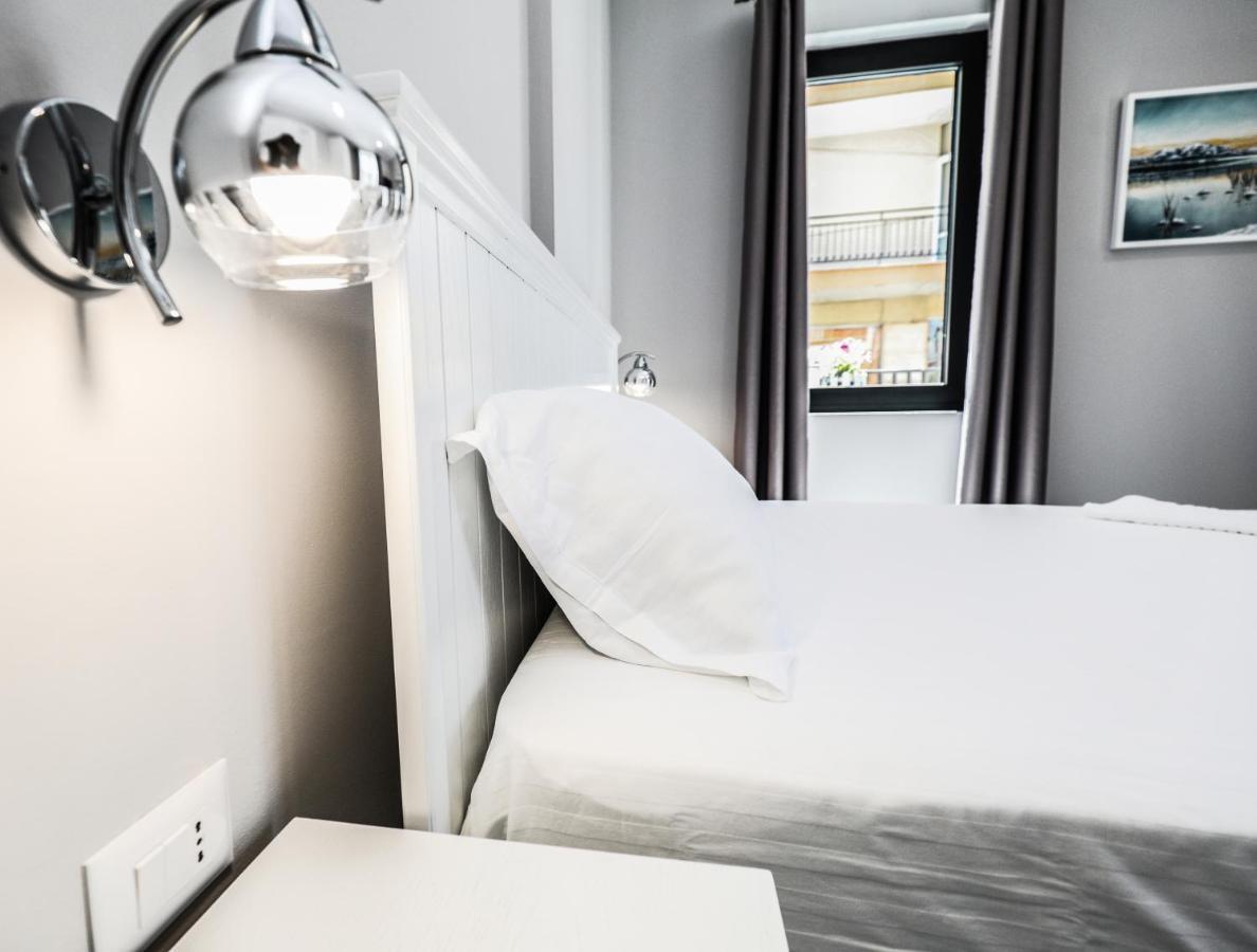 Hotel Peroni Korce Buitenkant foto