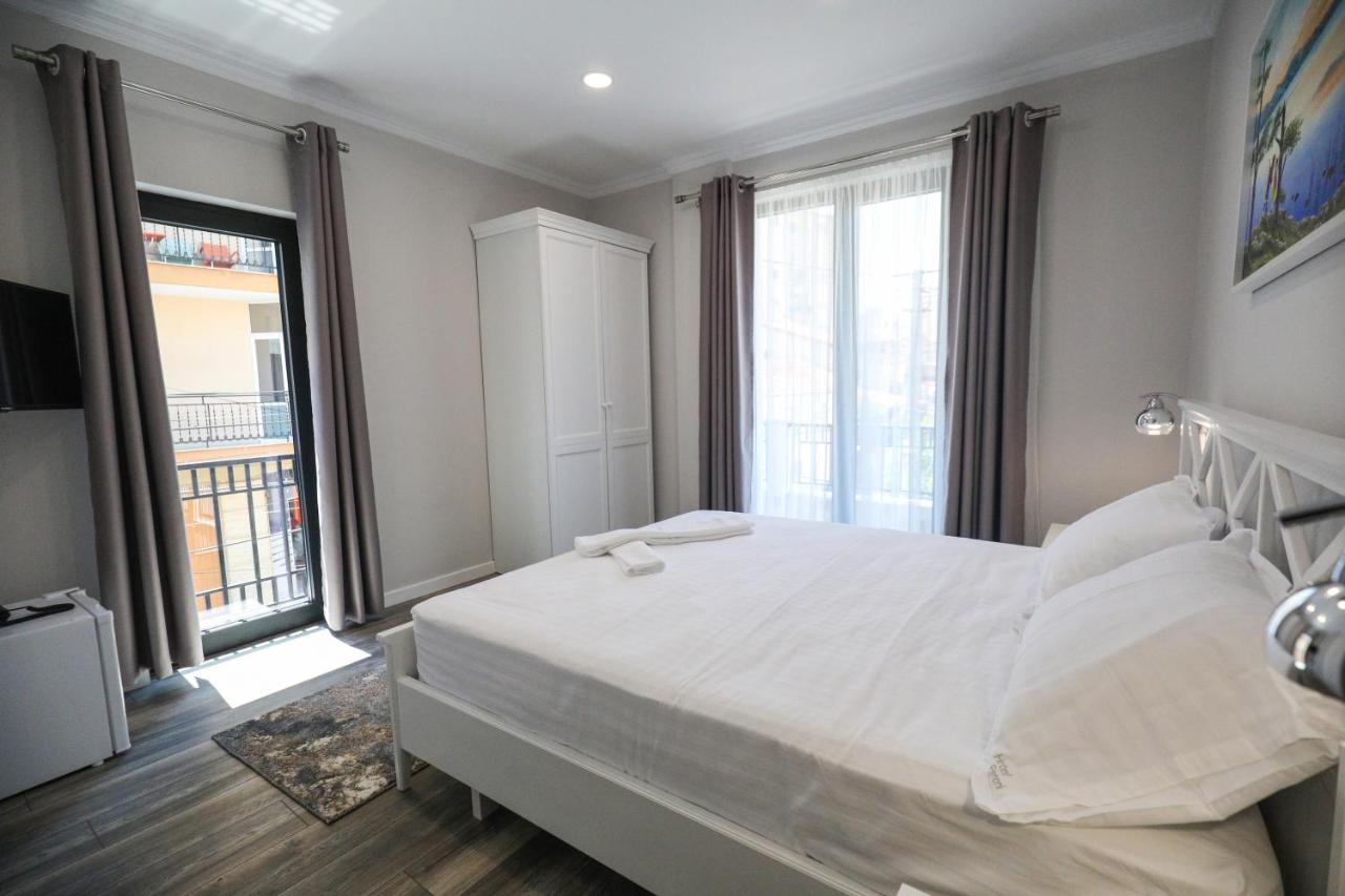 Hotel Peroni Korce Buitenkant foto