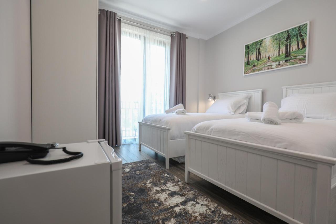 Hotel Peroni Korce Buitenkant foto