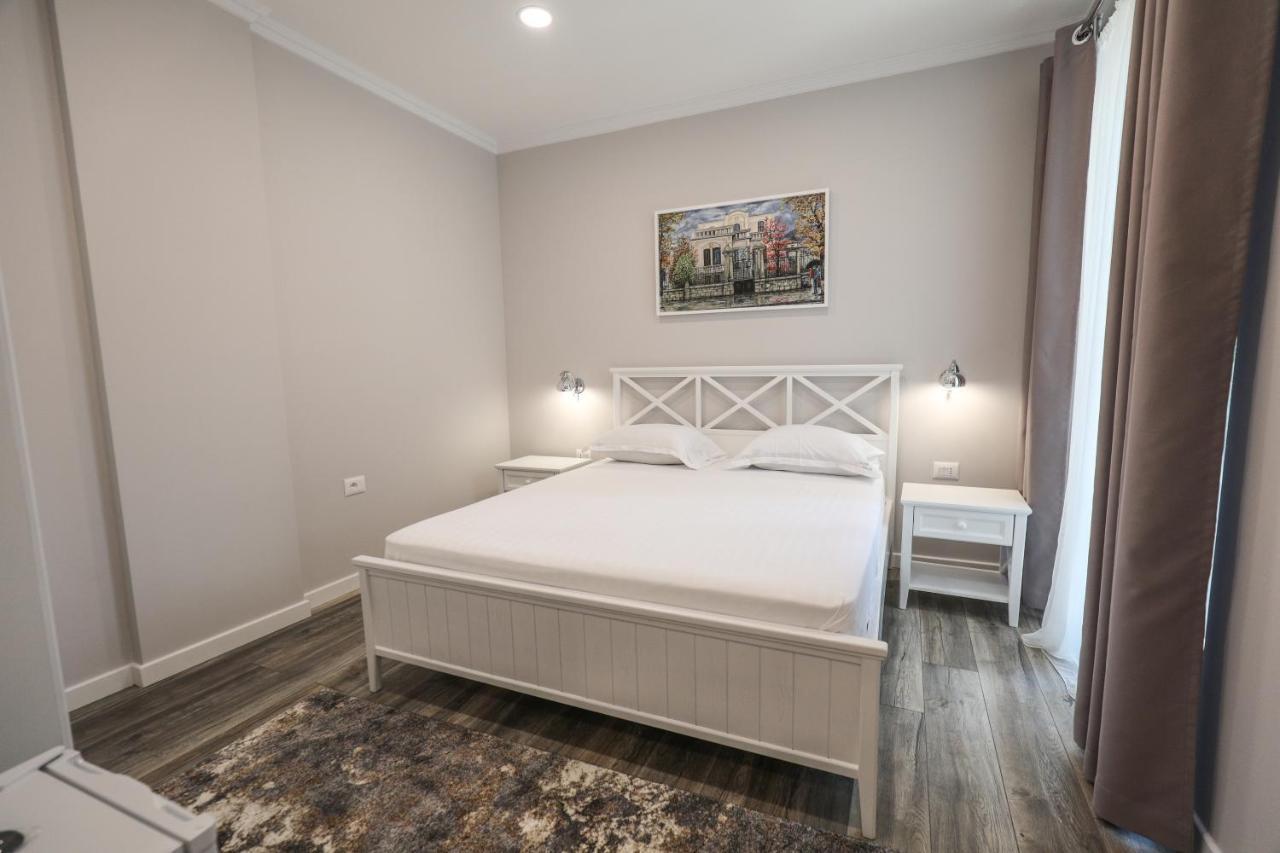 Hotel Peroni Korce Buitenkant foto