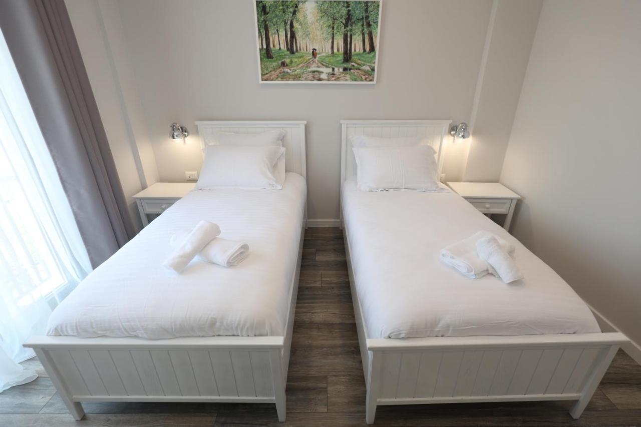 Hotel Peroni Korce Buitenkant foto