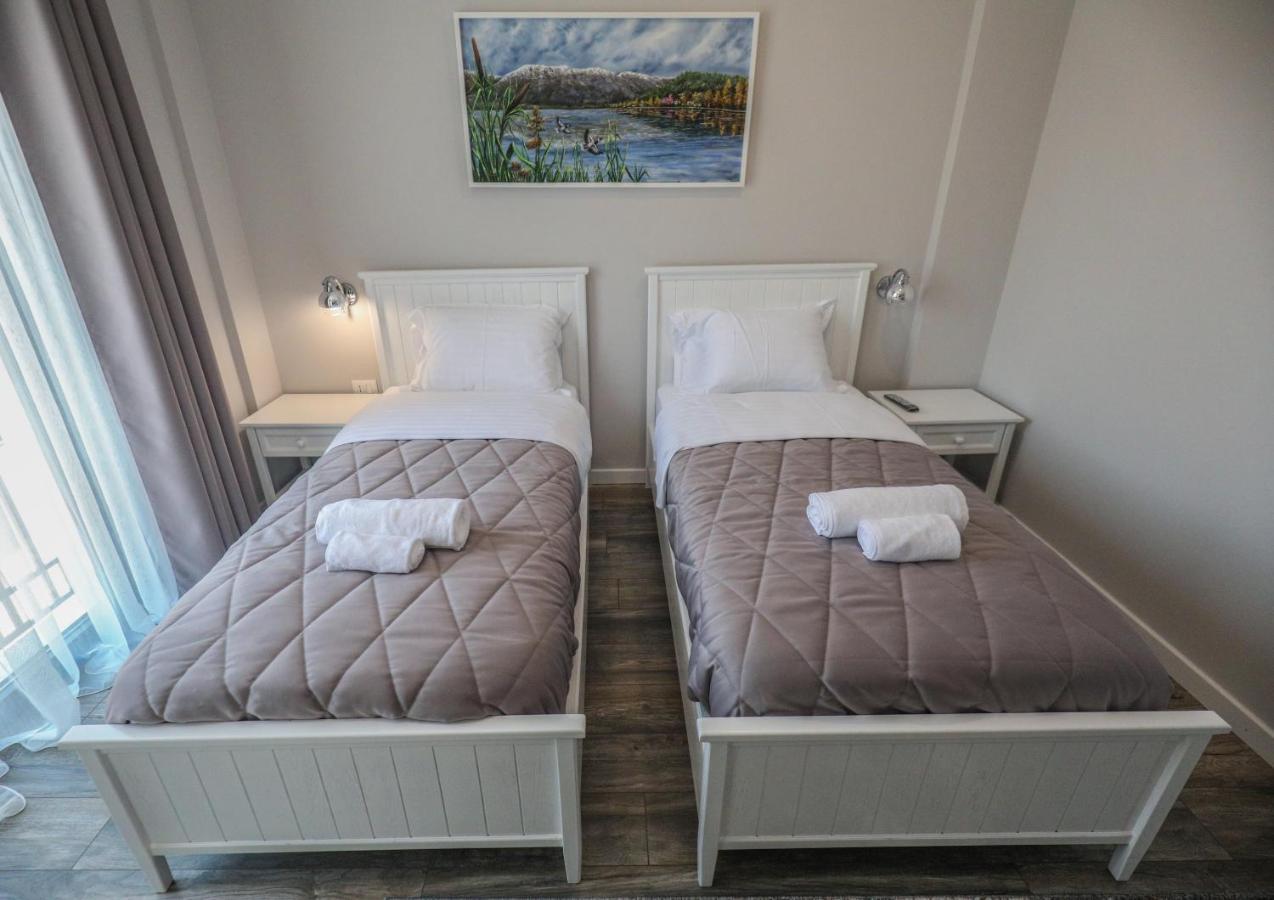 Hotel Peroni Korce Buitenkant foto