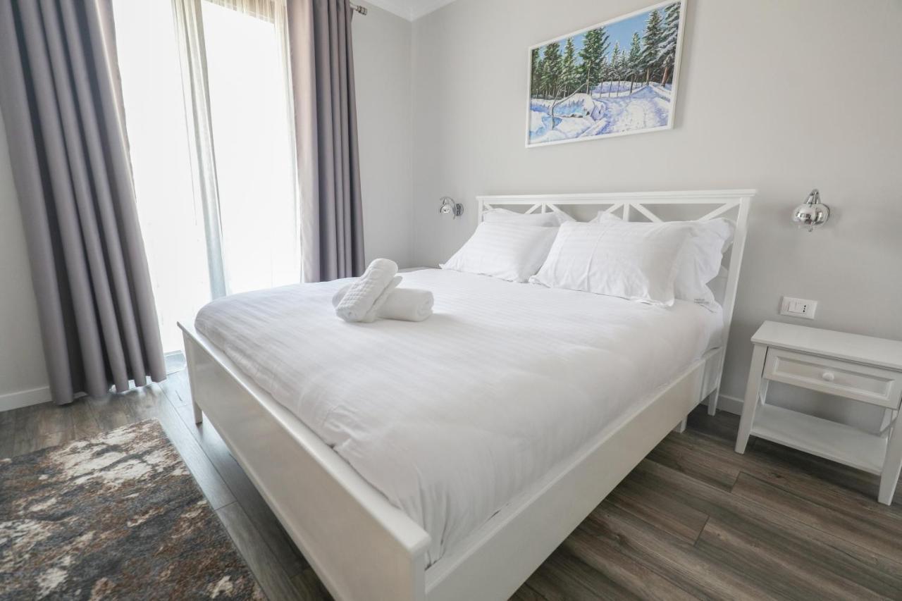 Hotel Peroni Korce Buitenkant foto